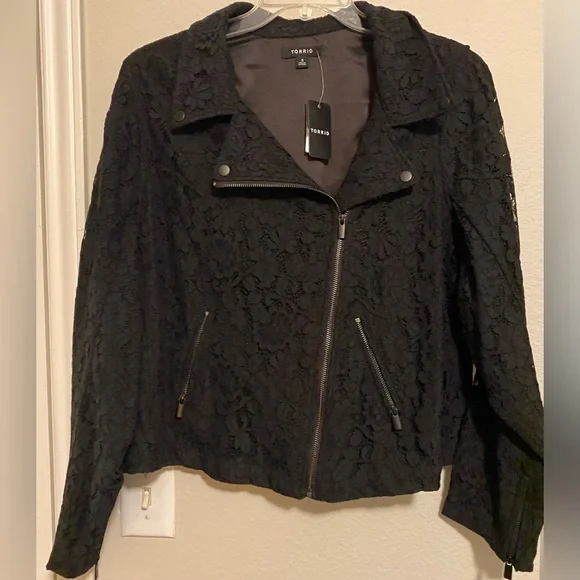 Torrid Black Crocheted Lace Moto Jacket Size 3X - NWT! - Picture 3 of 8